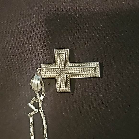Silver chain and cross pendant - Picture 3 of 4